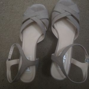 Cute Taupe heels- for Homecoming or wedding guest😉